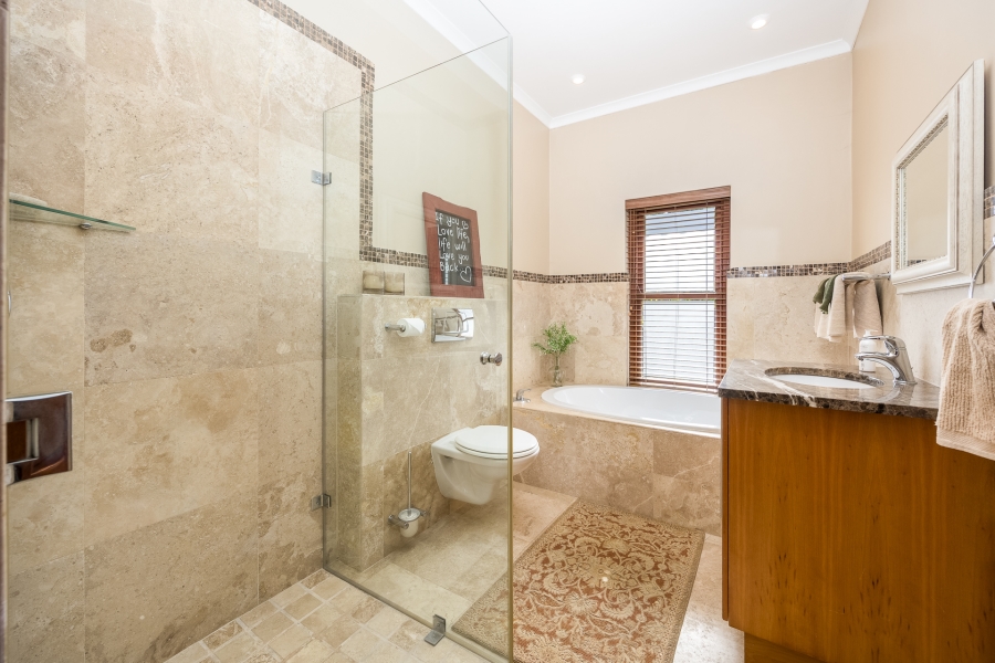 5 Bedroom Property for Sale in Klein Zevenwacht Western Cape